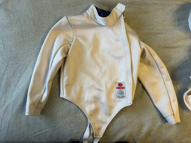 JL Fencing Shanghai куртка для фехтования, для правши. Размер 44.